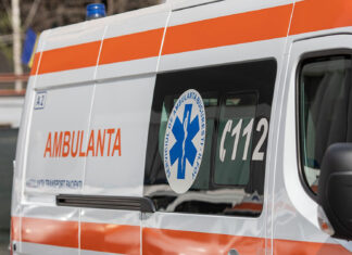 Un copil de patru ani din Bicaz a căzut de la etajul doi. Copilul a ajuns la spital cu fracturi multiple și contuzii