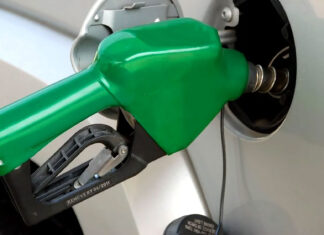 Apă în loc de carburanți la o benzinărie din Neamț